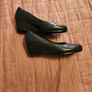 Trotters Black Wedge Heels